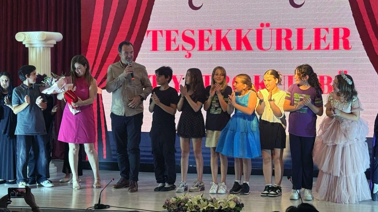 Eren Şahin Eronat Ortaokulu öğrencilerinden tiyatro gösterileri
