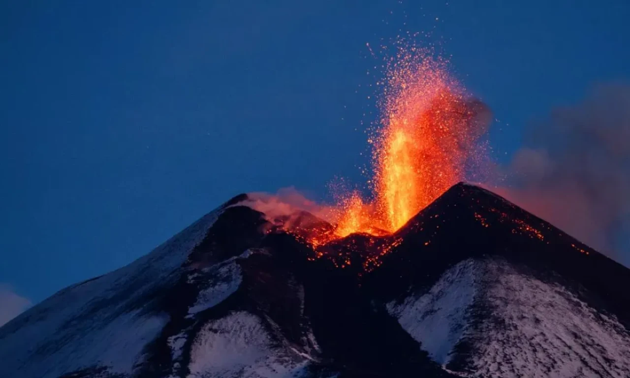 Etna yanardağı nerede hangi ülkede, en son ne zaman patladı?