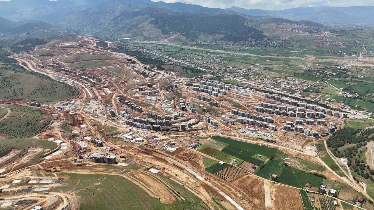 Kahramanmaraş Valisi, Depremler Sonrası Yeniden Yapılanma Çalışmalarını İnceledi