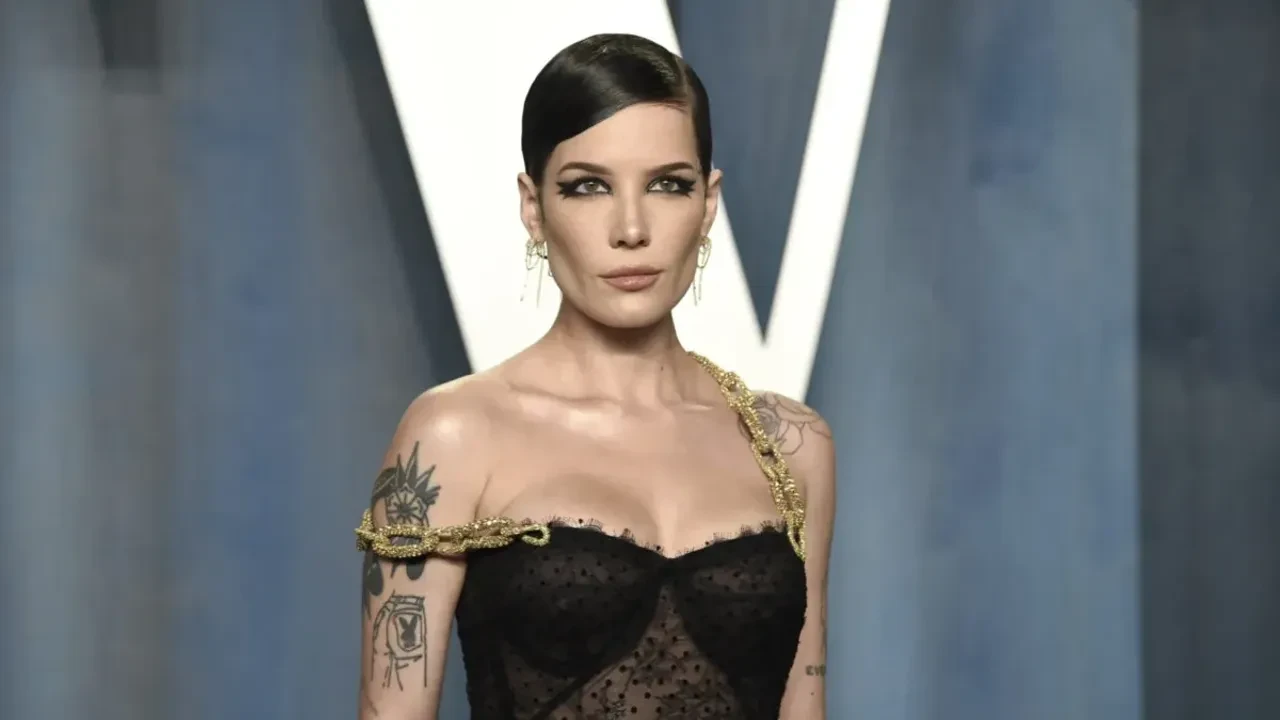 Halsey'den Türk hayranlarına duygusal mesaj: "İstanbul'da sahneye çıkacağım!"