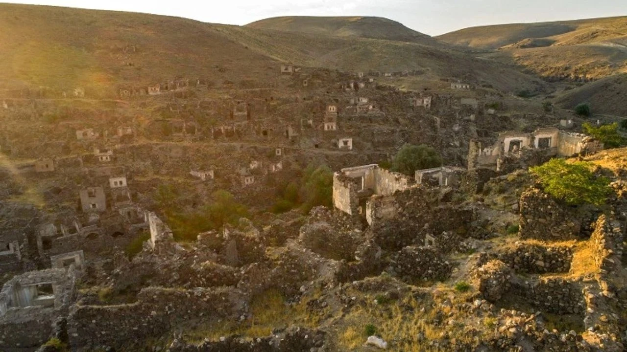 Kayseri'de 40 yıl önce terk edilen köy...