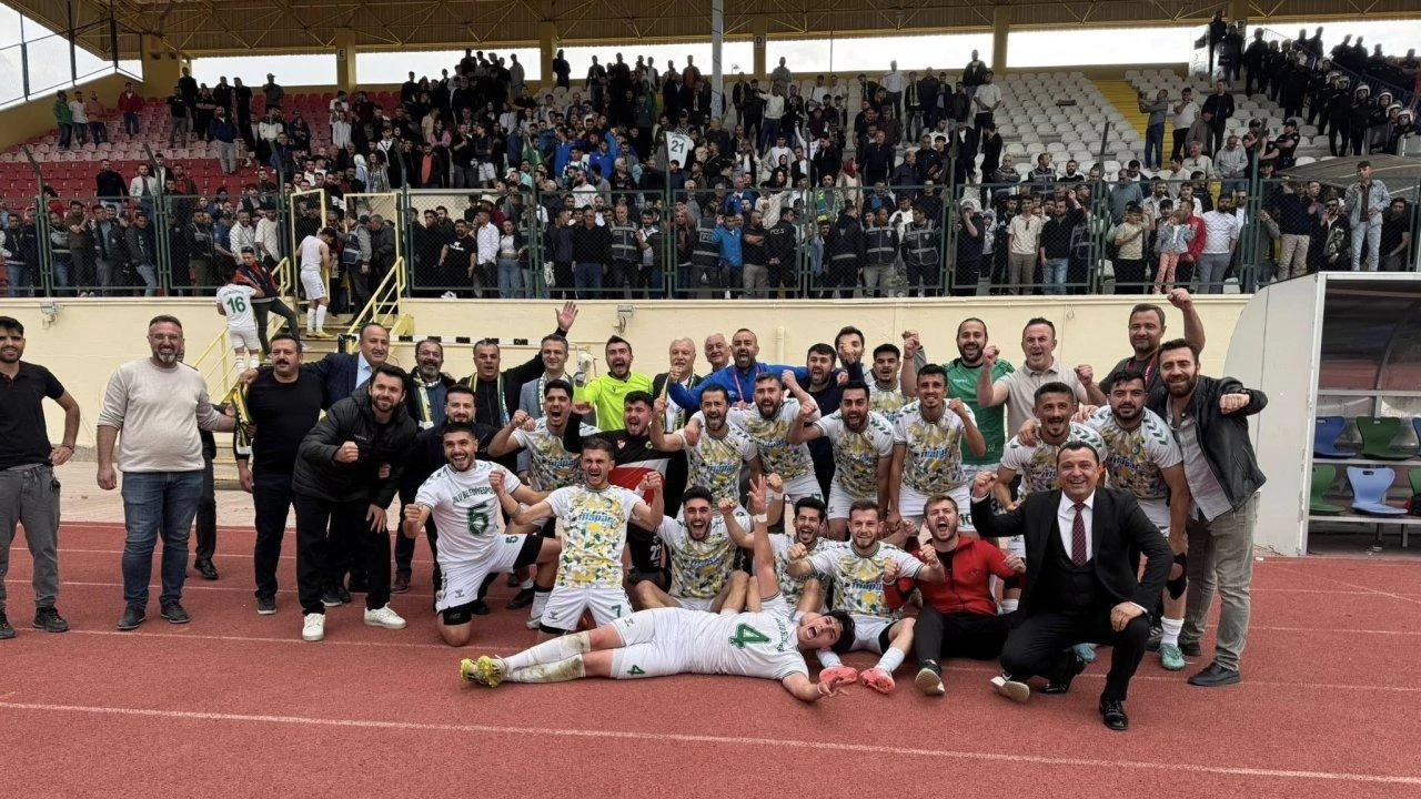 Konya'nın küçük kasabasında büyük sevinç: 50 bin kişilik nüfusa sahip takımın zaferi kutlandı
