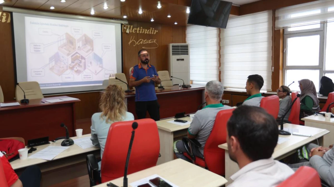 Merkezefendi Belediyesi, AFAD iş birliğiyle afet ve yangın eğitimini başarıyla tamamladı