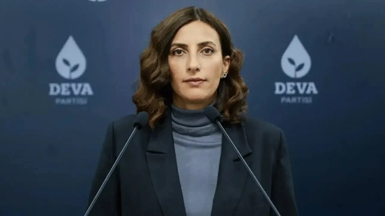 DEVA Partisi'nden Ayrılan Evrim Rızvanoğlu Kimdir, Kaç Yaşında, Nereli?