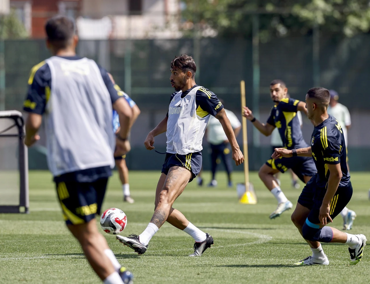 "Fenerbahçe, Fatih Karagümrük ile hazırlık maçı oynayacak ve Portekiz'e gidecek"