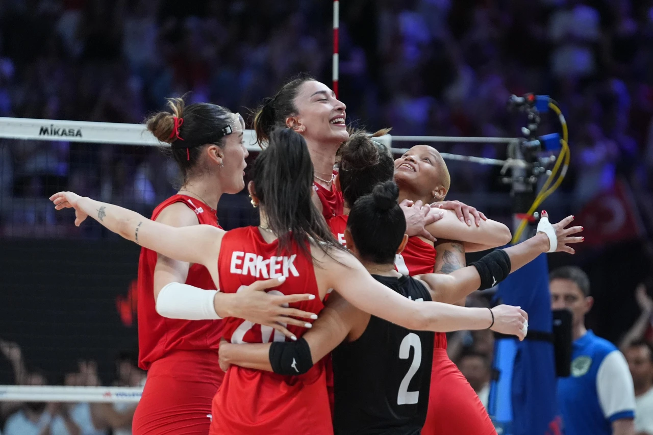 Milli Voleybol Takımı, Apeldoorn'da zorlu maçlara hazırlanıyor!