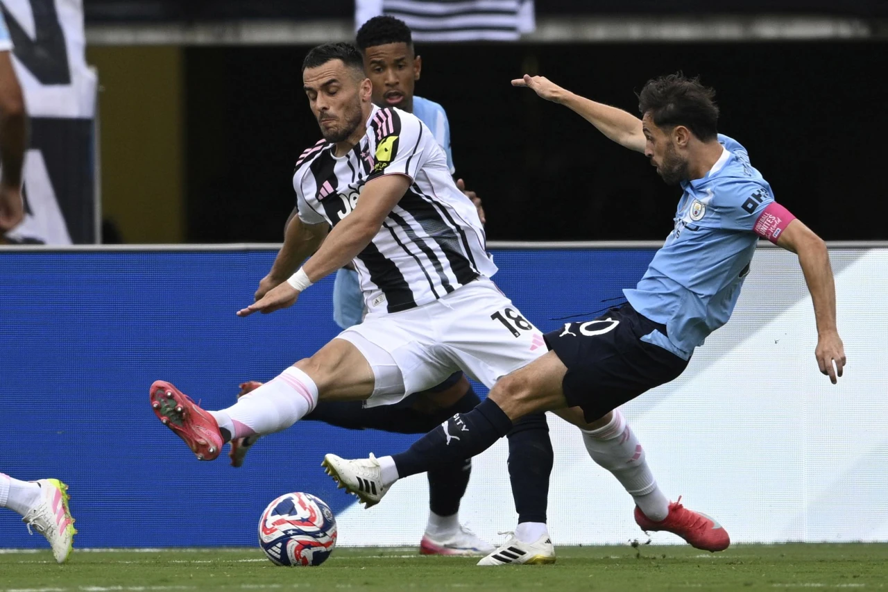 Juventus'ta Filip Kostic'in geleceği belirsiz! Transfer gündemindeki tecrübeli kanat oyuncusu için Avrupa'dan ilgi var.