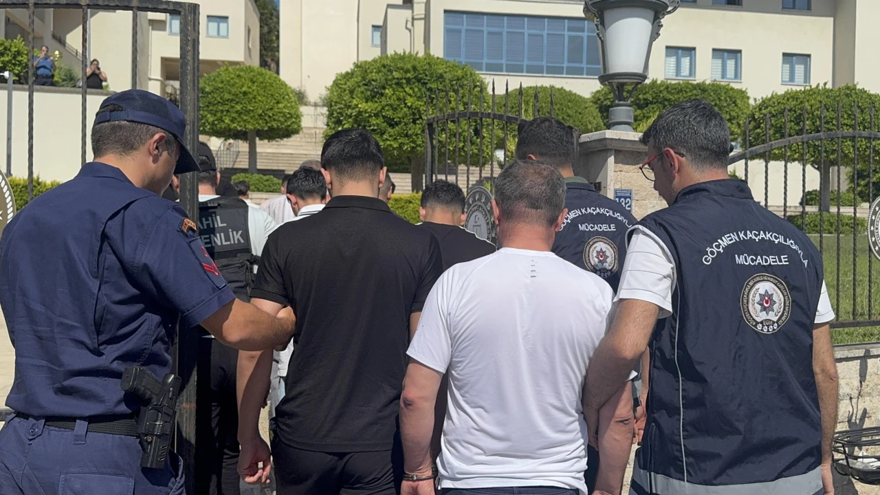 İstanbul'da Göçmen Kaçakçılığı Operasyonunda 117 Yabancı Yakalandı, 10 Zanlı Tutuklandı