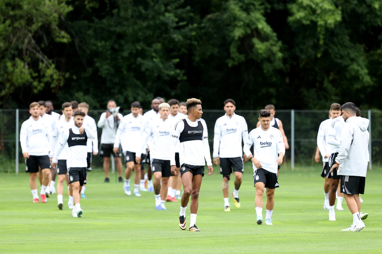 Beşiktaş, Avusturya kampındaki ilk hazırlık maçı için St. Pölten ile karşılaşacak.