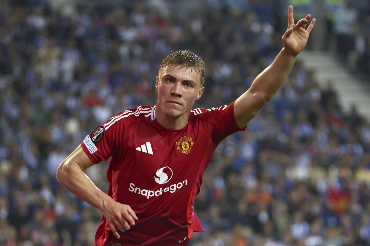 Roma, Manchester United'ın Rasmus Hojlund'u kiralamak için adımlarını hızlandırıyor.
