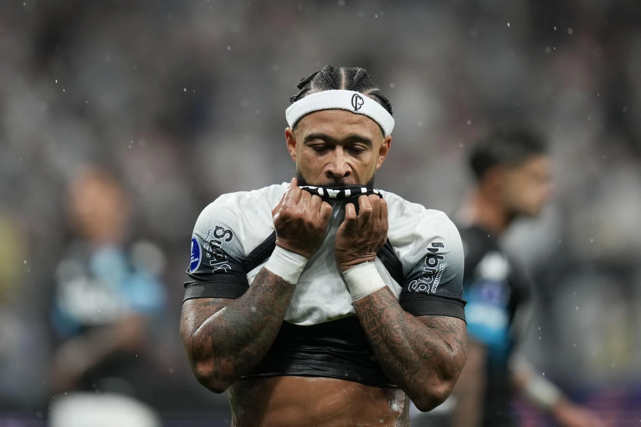 Hollandalı yıldız Memphis Depay'in maaş krizi Corinthians'u sarsıyor: Gerginlik zirvede!