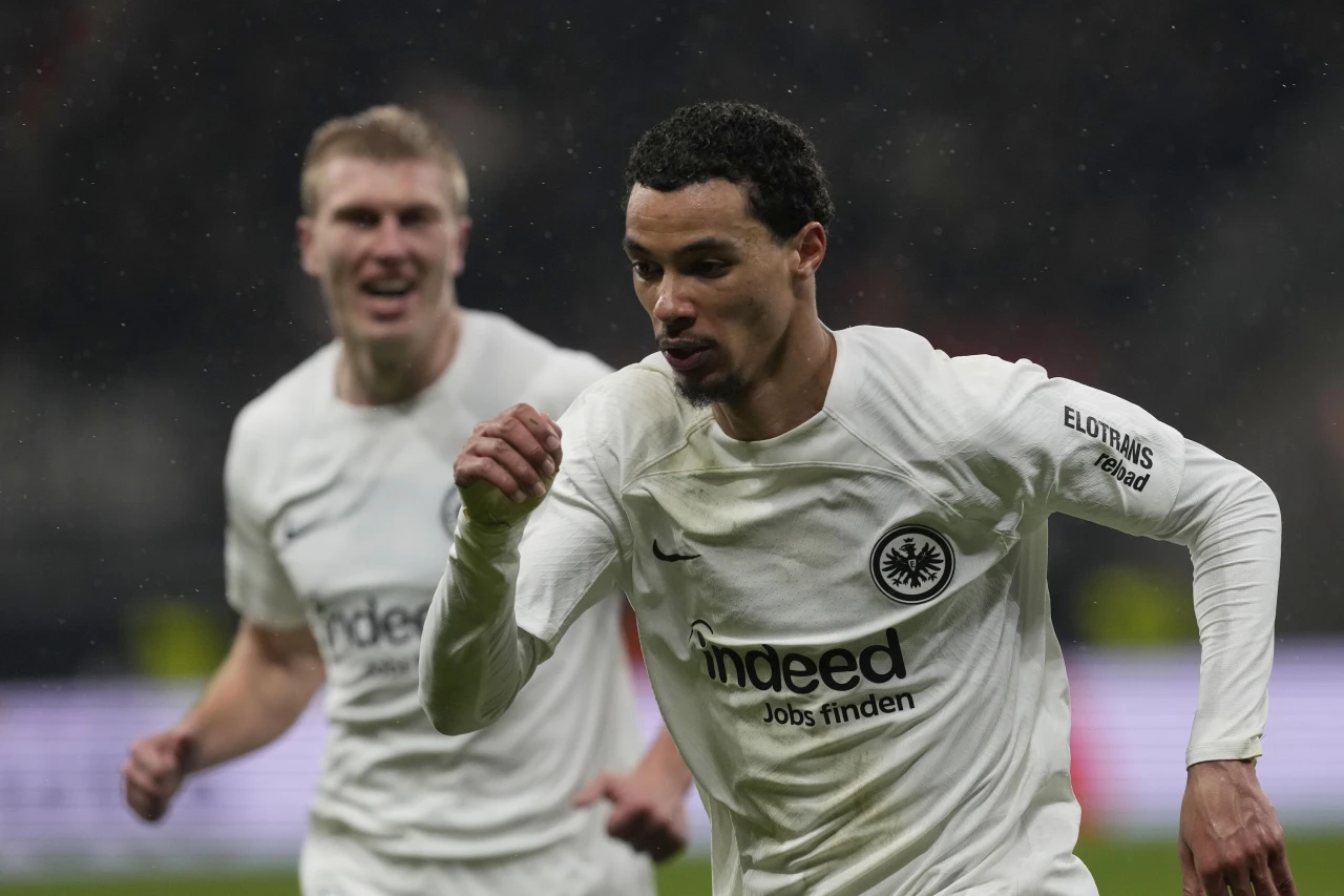 Newcastle United, Hugo Ekitike için Manchester United'ı geride bırakıyor!