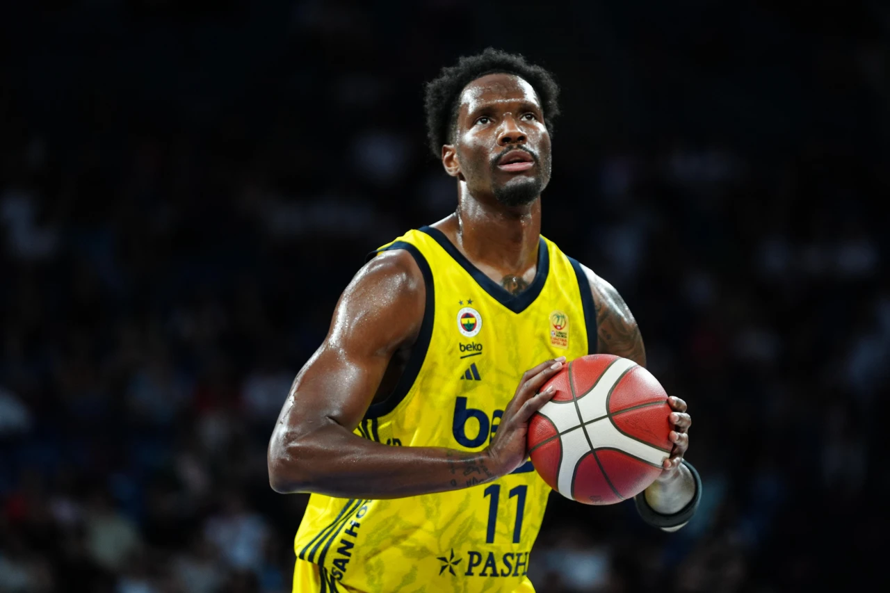 Fenerbahçe Beko'da Yıldız Oyuncu Nigel Hayes-Davis Takımdan Ayrıldı ve Phoenix Suns'a Transfer Oldu