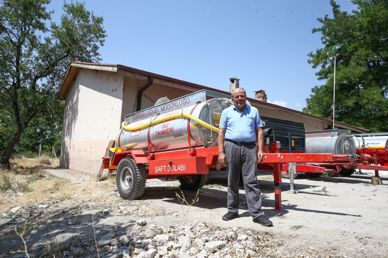 Tankerlerle Orman Yangınlarına Destek Veren Çiftçi, Mahalleye 2 Tanker Bağışladı