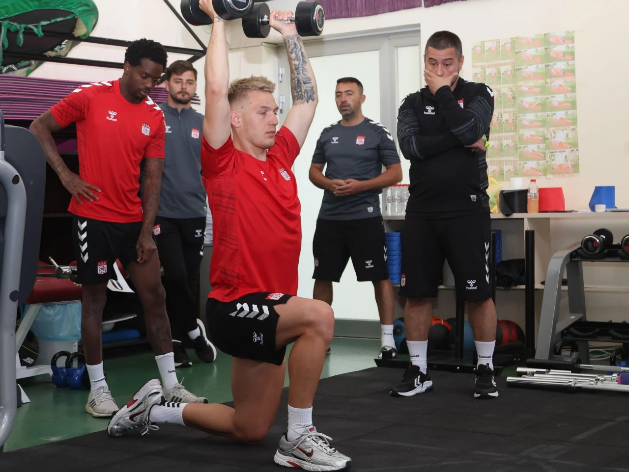 "Sivasspor, Yeni Sezon Hazırlıklarına Fitness ve Saha Antrenmanlarıyla Devam Ediyor"
