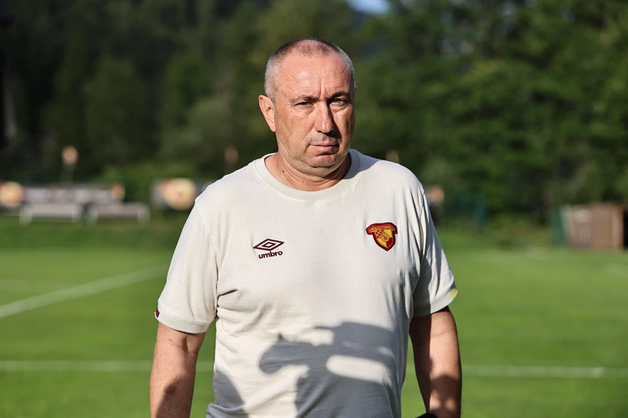 Göztepe Teknik Direktörü Stoilov: "Sezon öncesi hazırlıklarımızı sürdürüyoruz" dedi.