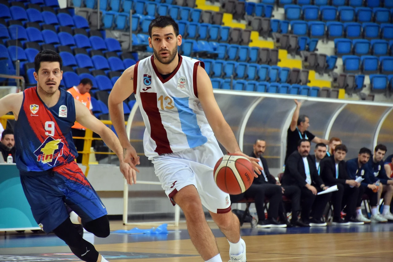 Trabzonspor, Okben Ulubay ve Ty Gordon'la yeni sezonda anlaştı!