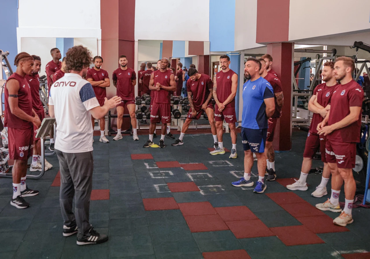 Trabzonspor, Fatih Tekke yönetiminde antrenmanlara devam ediyor. Eski futbolcu Hamsik dönüşüyle takıma katıldı.