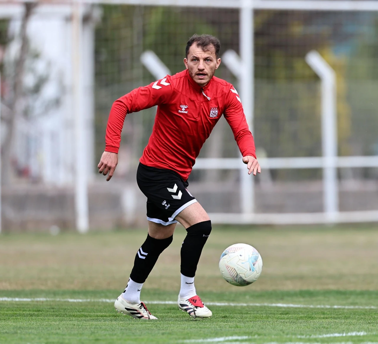 Sivasspor'un Efsane Futbolcusu Ziya Erdal Kulüpten Ayrıldı - 17 Yıllık Serüven Son Buldu