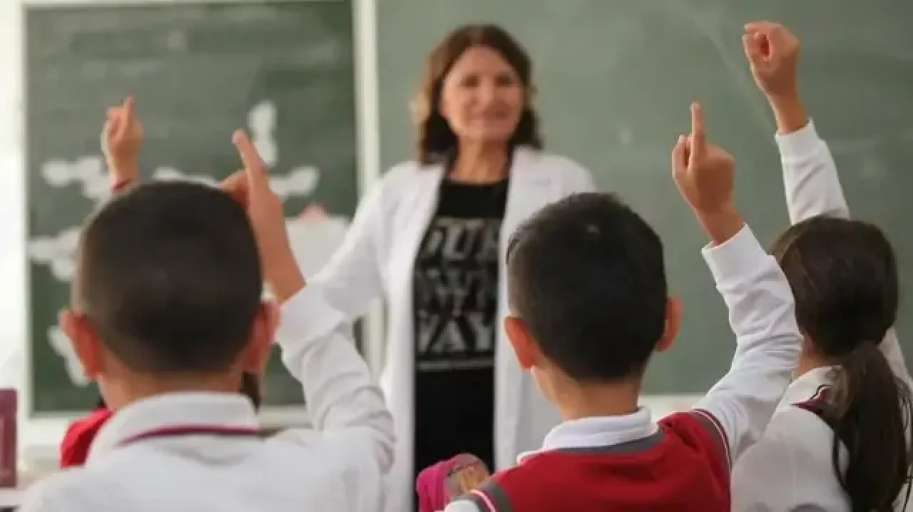 2025 Kasım Ara Tatili Tarihi Açıklandı! Öğrencileri Sevindirecek Detaylar Ortaya Çıktı