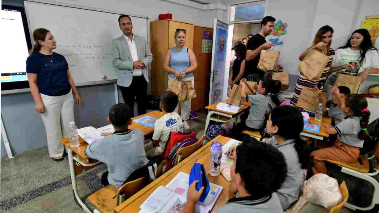 Başkan Eşki, Okul Çocuklarını Sevindirmek İçin Beklenmedik Ziyaret Gerçekleştirdi