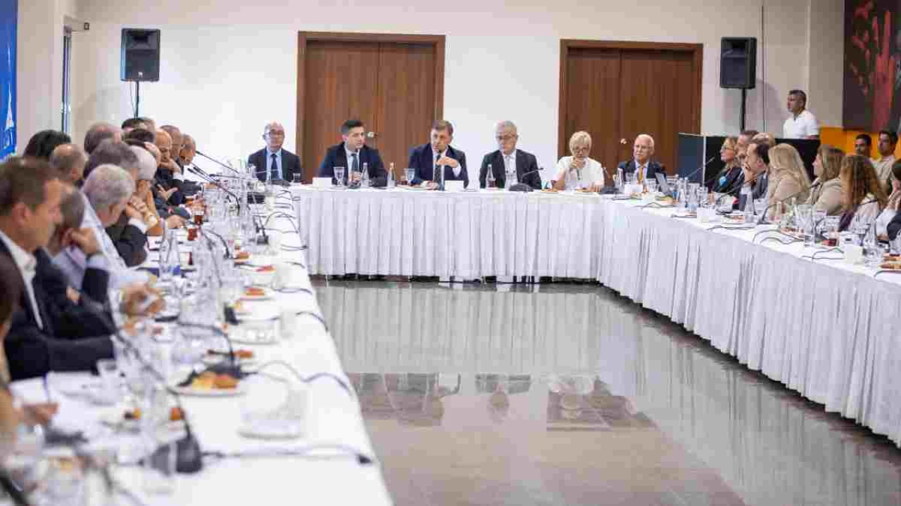 Başkan Tugay: İzmir'in kabuğunu kırması, öncü kent olması için çalışıyoruz
