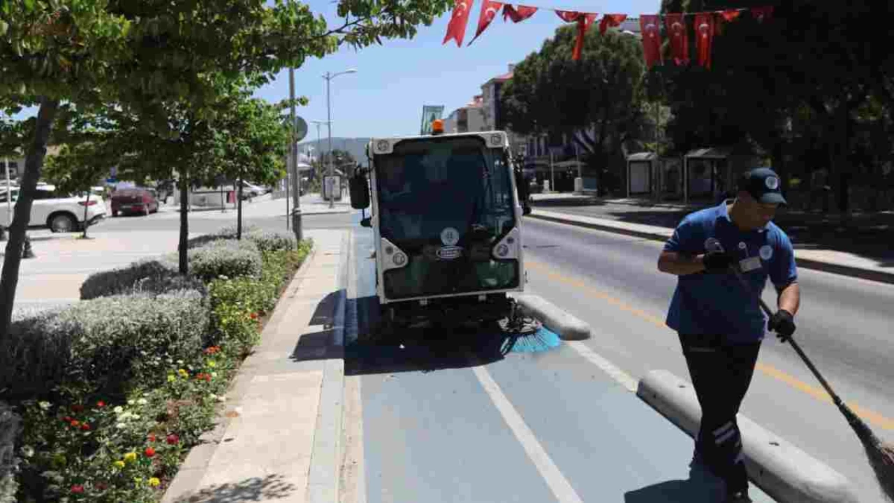 Büyükşehir Belediyesi, sağlıklı ve temiz bir çevre için yoğun çalışmalarını sürdürüyor