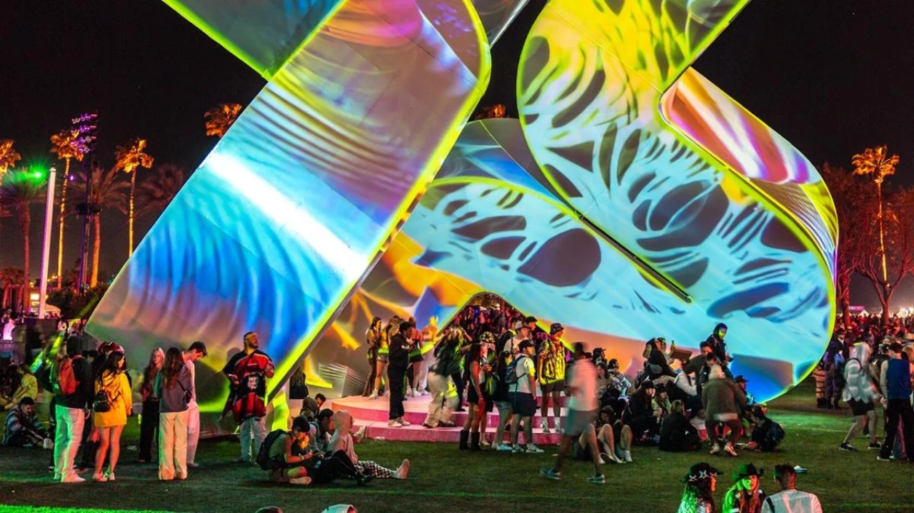 Trendyol Sanat, İstanbul'da Güvenç Özel'in Neuroflux enstalasyonunu sergiliyor