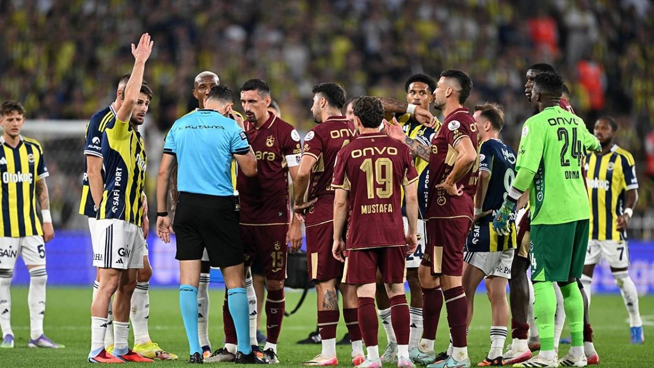 Fenerbahçe-Trabzonspor Derbisinde Kontroversiyel Hakem Kararları!