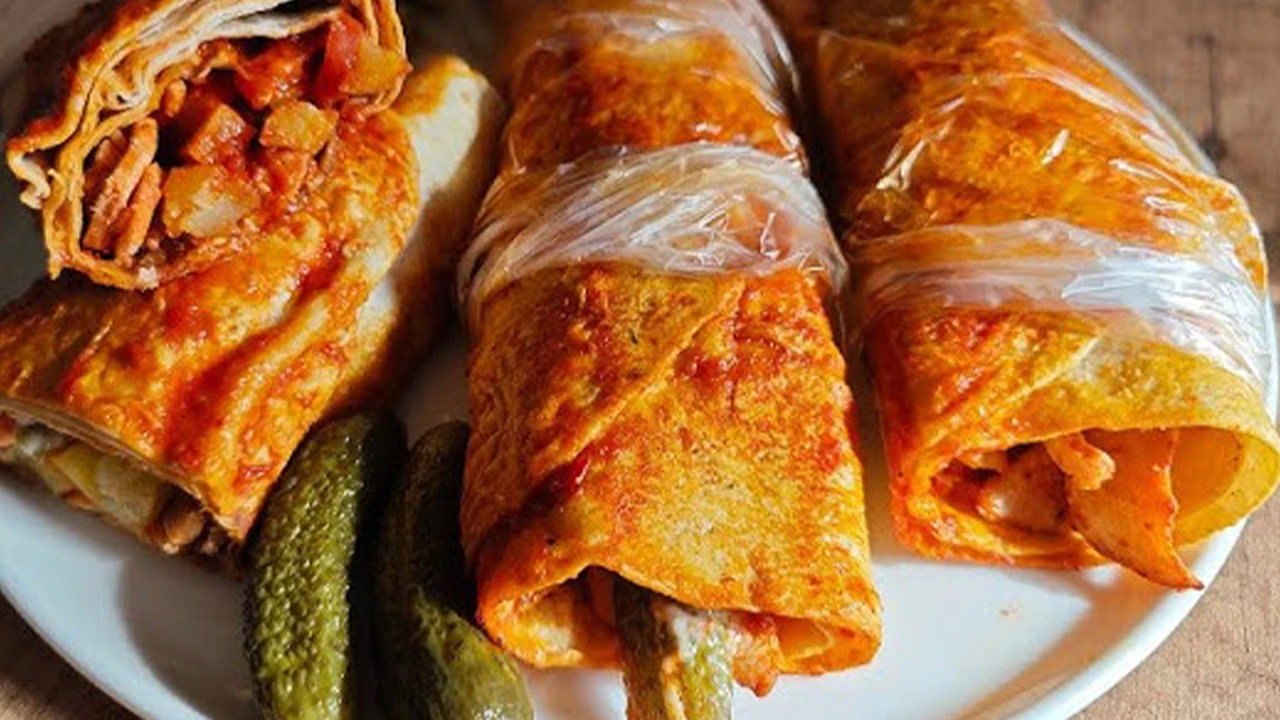 Yarışmacı Gelinim Mutfakta'da Yarışacak! Hatay Soslu Tavuk Dürüm Tarifini Gözden Geçiriyoruz!