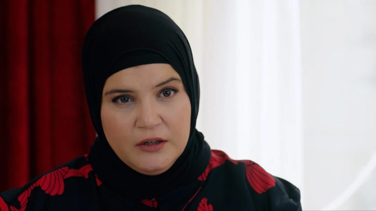 Tekrarlayan bir durumu vurguluyor: O cümleleriyle dikkat çekiyor!