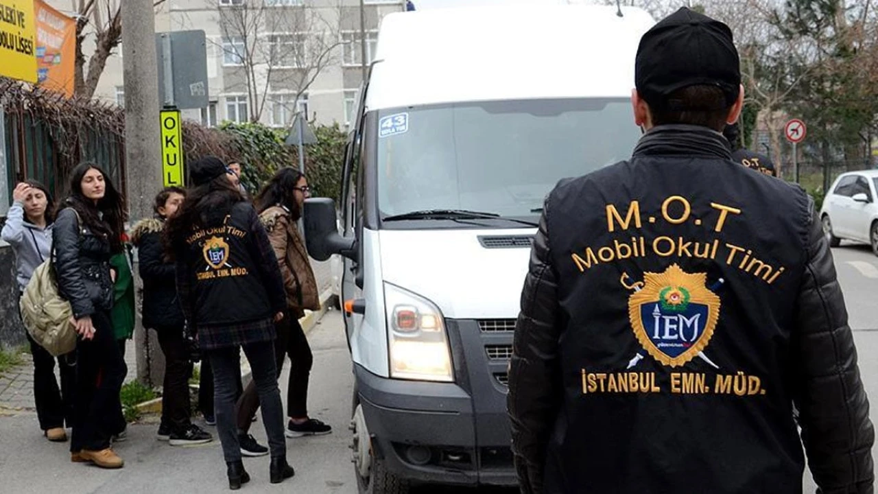 Mobil Okul Timleri ve yunus ekipleri sahada