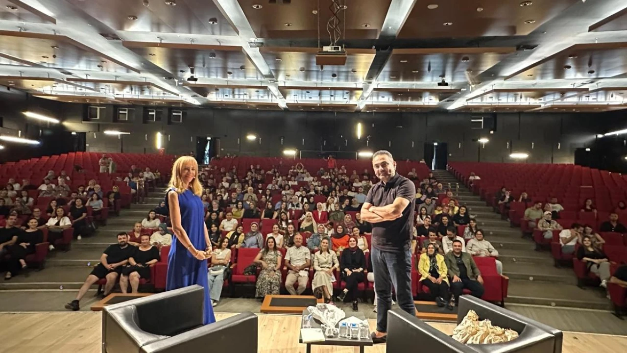 Kayseri ve Gaziantep'te festival heyecanı yaşandı! Züleyha Ortak ve Beyhan Budak isimli sanatçılara büyük ilgi gösterildi
