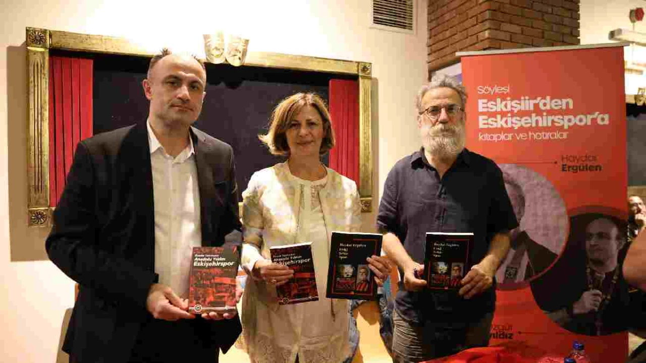 Eskişehir'de Şiir ve Futbol Tutkunları Bir Araya Geldi