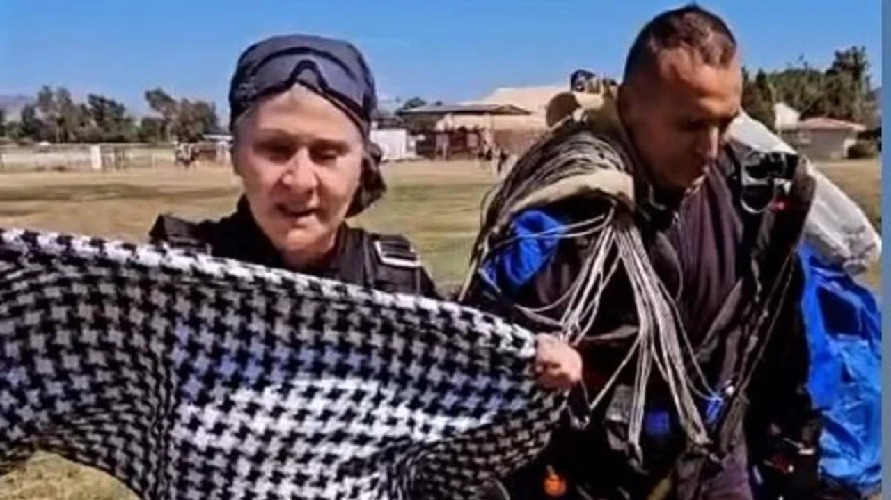 Uzak Şehir'in Sadakat'inin Başrol Oyuncusu Gonca Cilasun, Uçaktan Atlayıp Filistin Kefiyesi Açtı!