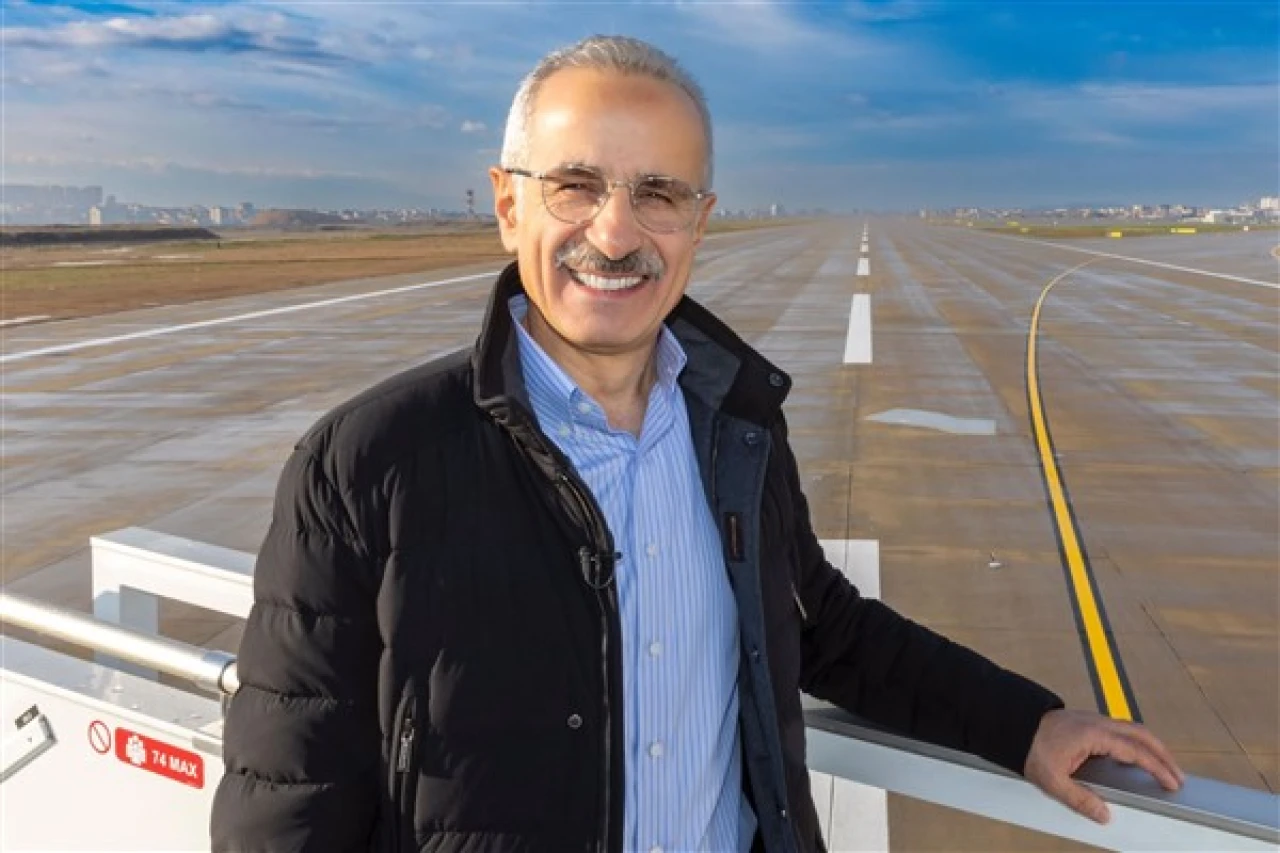 Bakan Uraloğlu ve Hakkari'deki Siyasi İsimler Buluştu