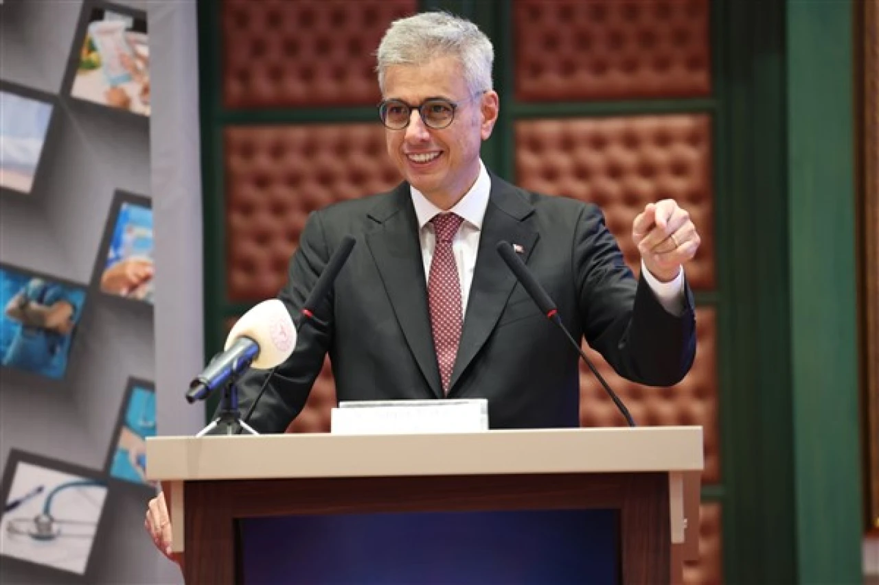 Sağlık Bakanı Kemal Memişoğlu, Ankara'daki Z-İnovasyon Zirvesinde Gençlerle Buluştu.