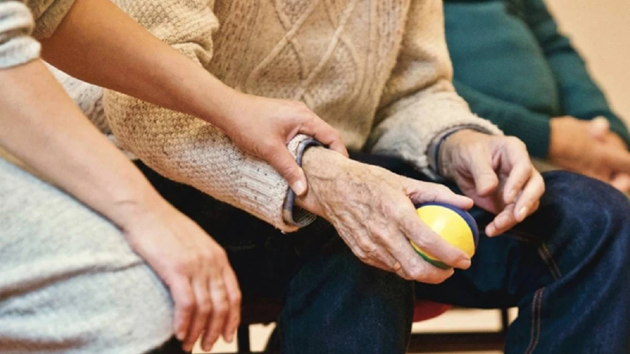 Alzheimer Hastalığının Cinsiyet Farkı: Erkek Beyinleri Daha Hızlı Küçülüyor
