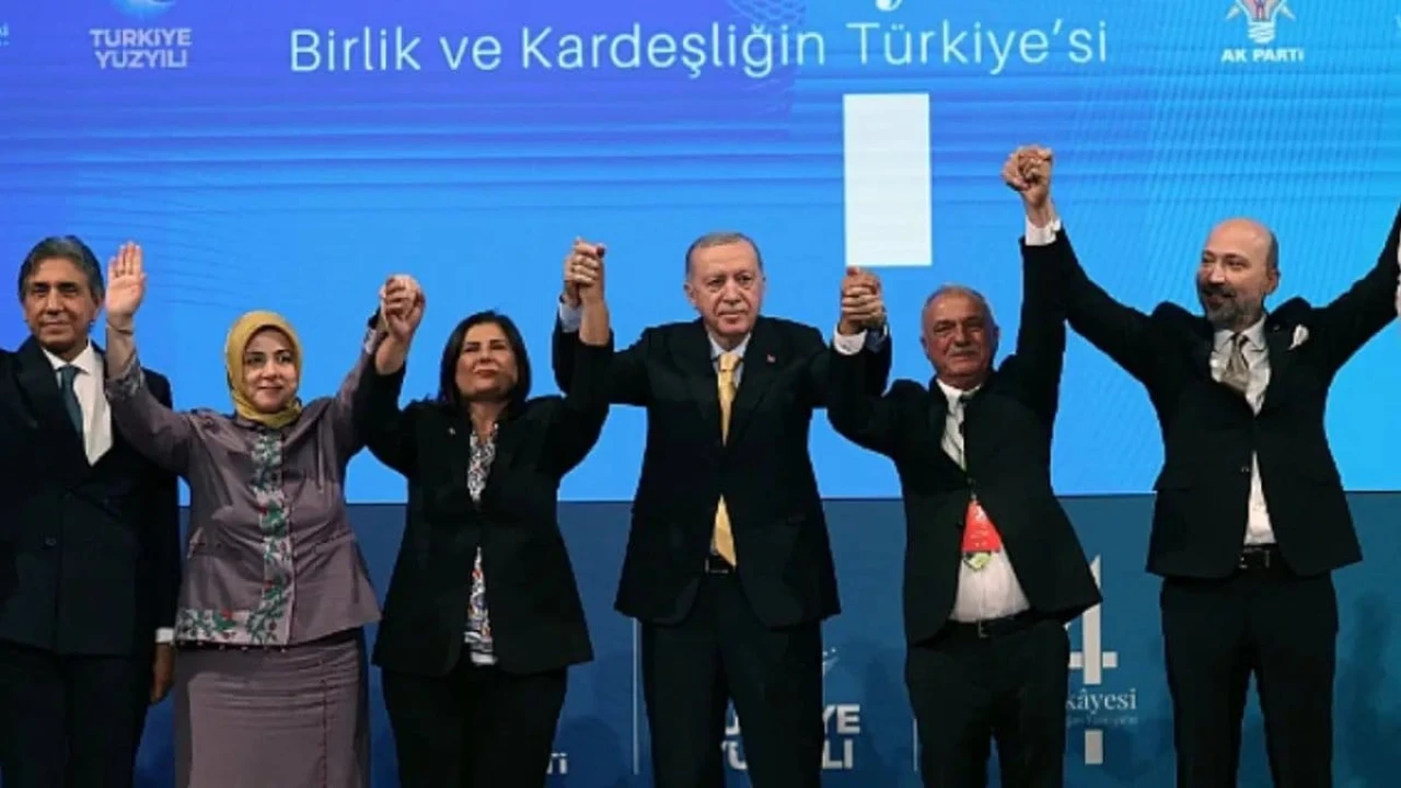 Belediye Başkanlarının Parti Değişiklikleri Toplumda Tartışma Yarattı