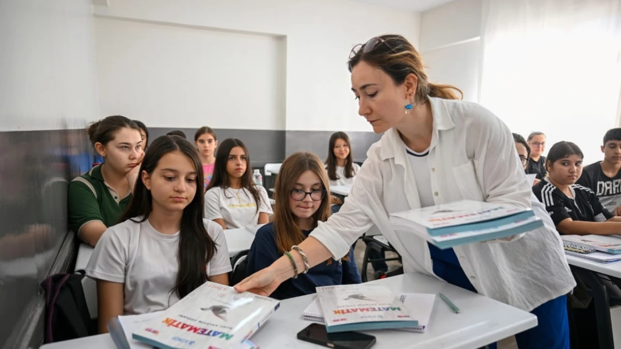 Bornova Belediyesi Gençlik Eğitim Merkezi'nden Öğrencilere Ücretsiz Destek: Kaynaklar ve Rehberlik Hizmetleri Sunuluyor