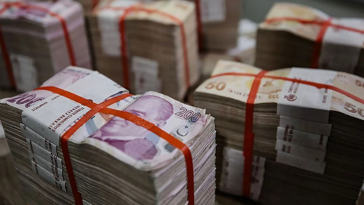Ekonomide Dalgalı Seyir: İmalat İhracatçıları İyimser, Bankacılık Sektöründe Takipteki Alacaklar Artıyor