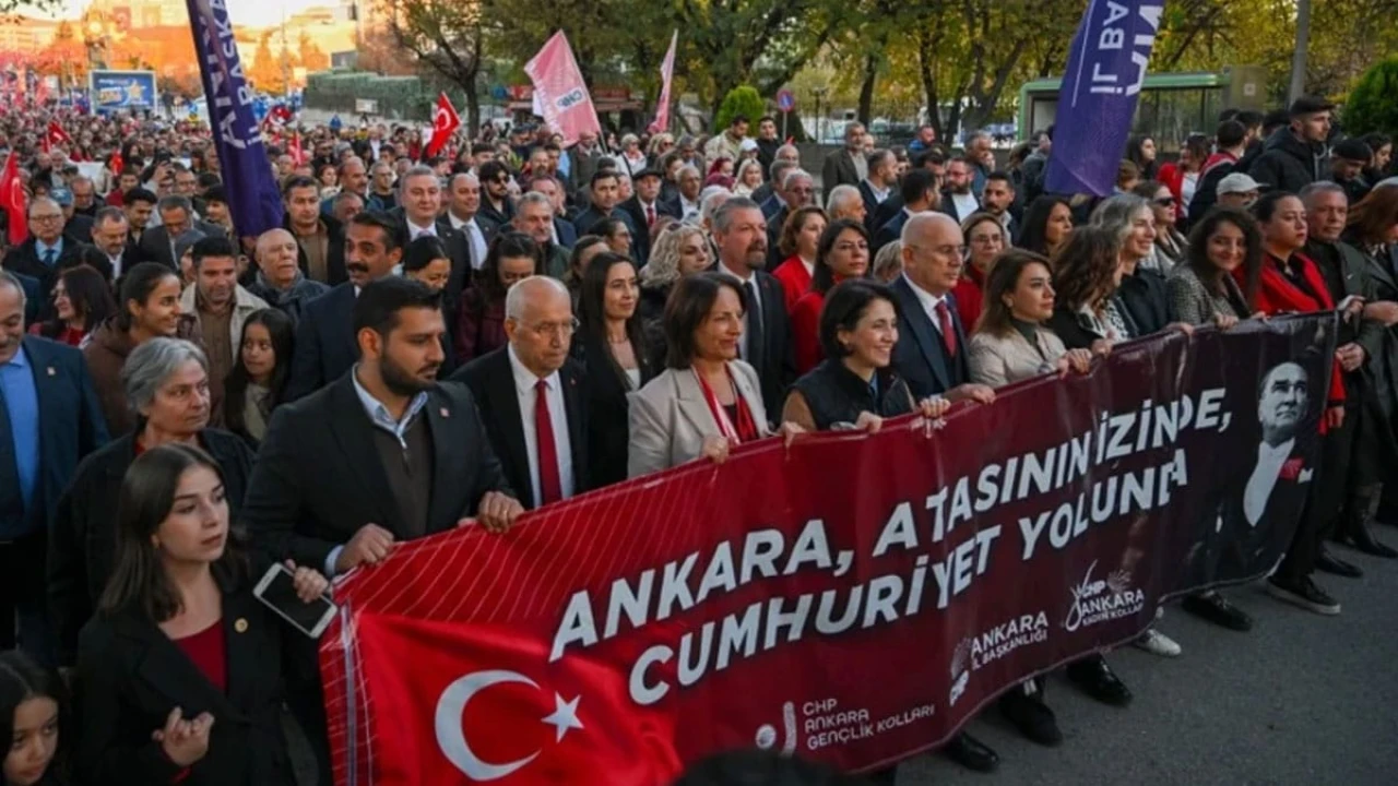 CHP Ankara, Cumhuriyet Bayramı'nda Anıtkabir'e Yürüdü: "Cumhuriyet Devrimlerine Sahip Çıkma Görevi"