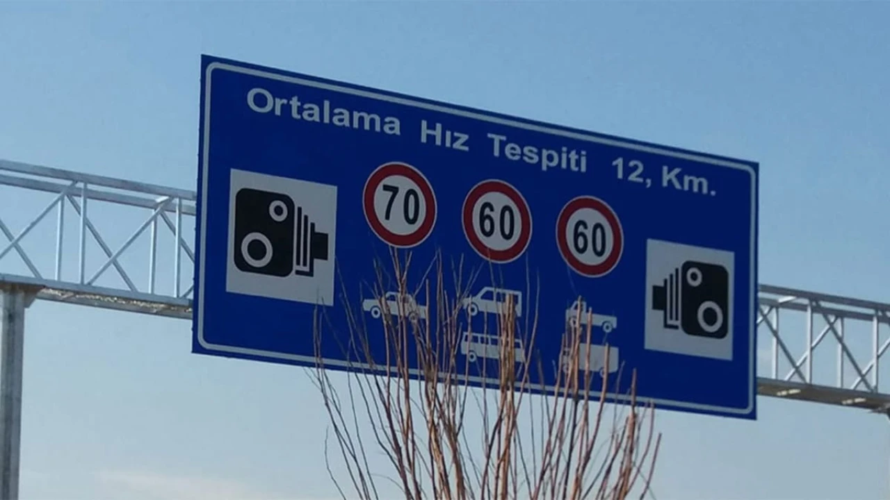 Trafiğe yönelik önemli bir değişiklik! Yenilenen hız limitleriyle birlikte binlerce levha kaldırıldı