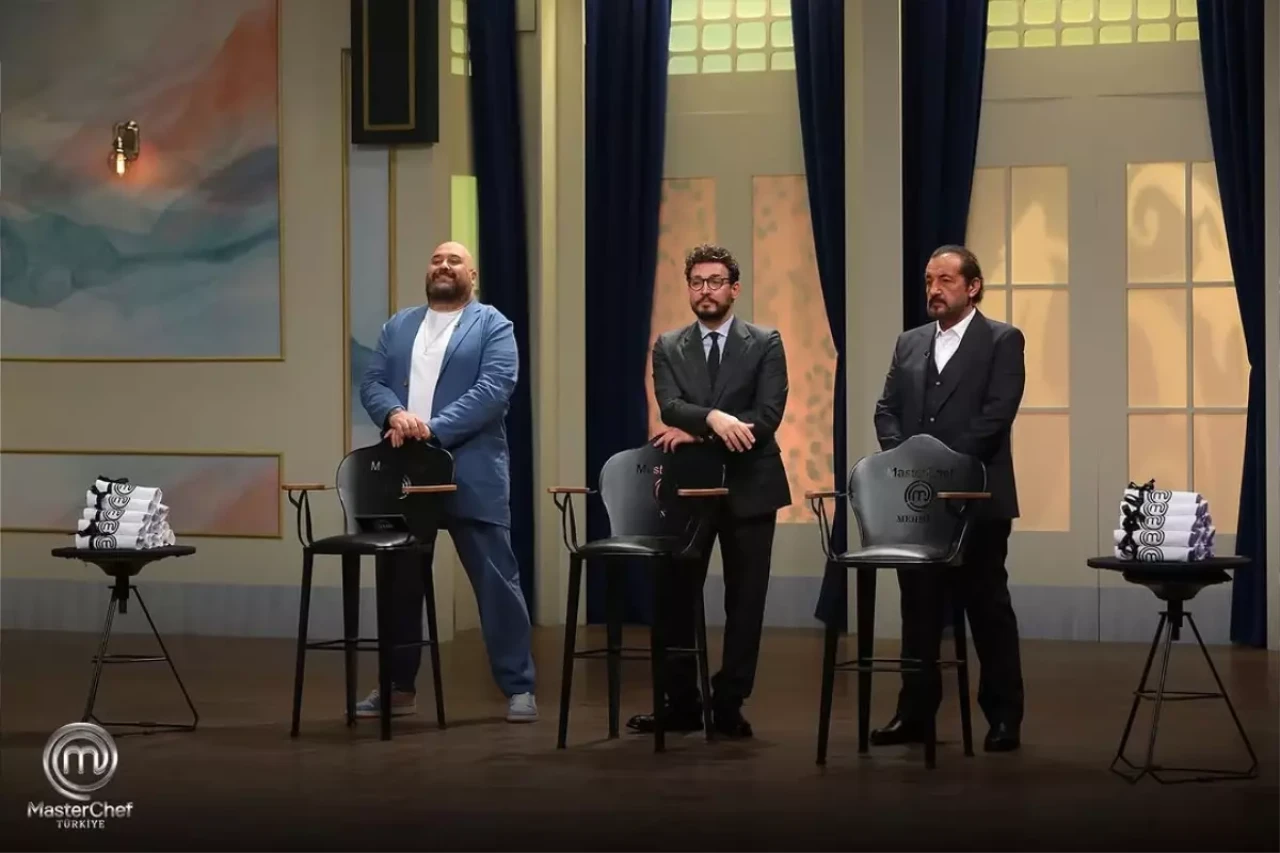 MasterChef Türkiye'de sürpriz gelişmeler! Kim kaşığı aldı, kime kaşık atıldı?