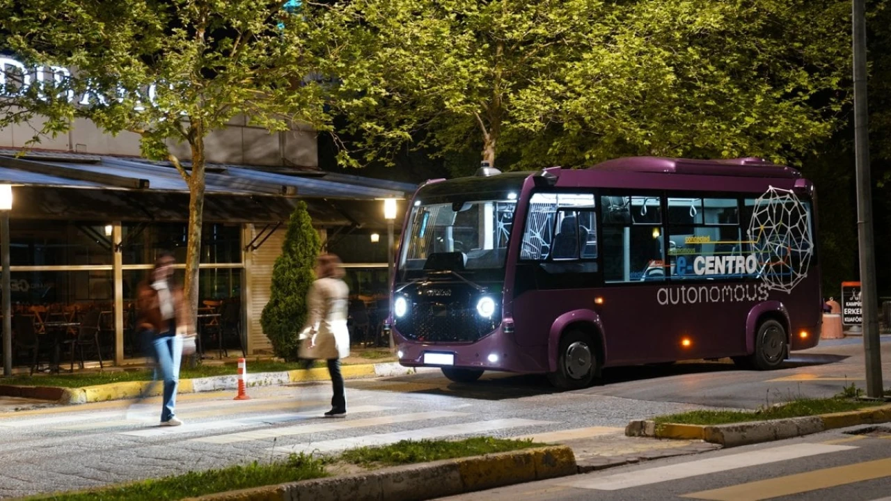Yerli üretim elektrikli ve otonom otobüsler Avrupa'da!