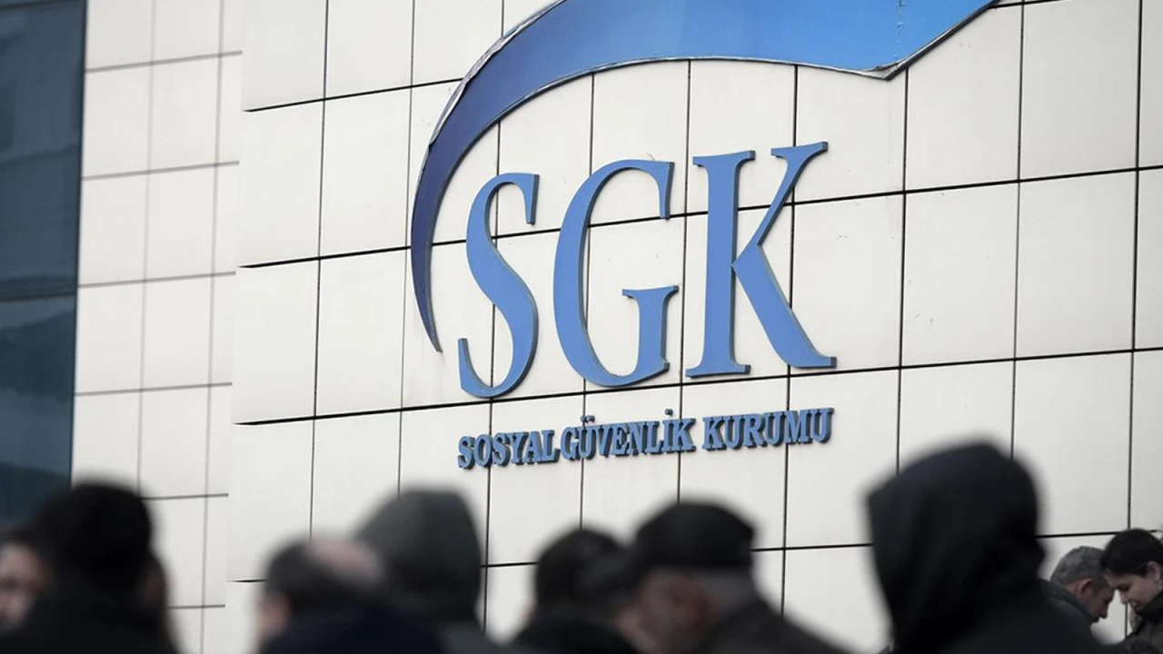 SGK, emekliler ve çalışanları bilgilendirdi: Hizmet dökümü detaylarınızı gözden geçirin!