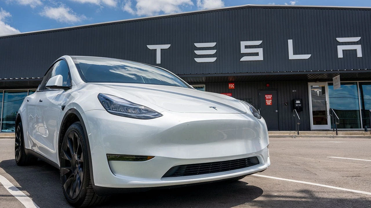 Tesla, ABD'de 13 Bin Aracı Geri Çağırıyor: Batarya Arızası Sürüş Güvenliğini Tehdit Ediyor