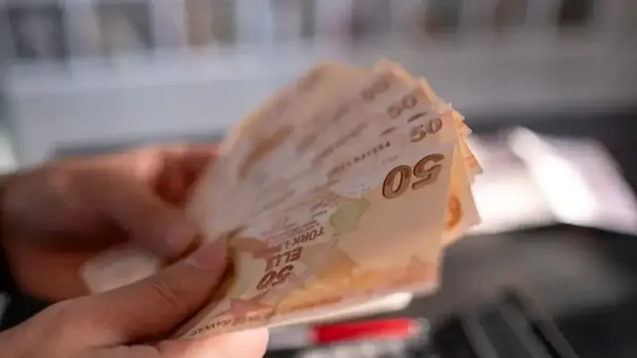 - Torba Yasa ile İşçilere Erken Emeklilik İmkanı Sağlanıyor: Taşeronlara Kadro, Bağkur Prim İndirimi ve 3600 Ek Gösterge Dahil!