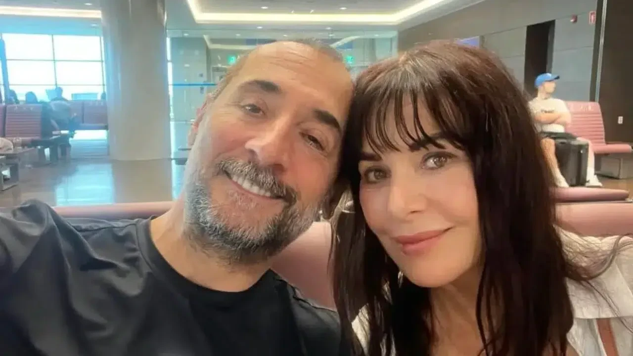 Ünlü Oyuncu Şenay Gürler'in Kariyeri ve Aşk Hayatı Magazin Gündeminde!