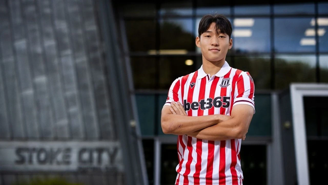 Stoke City'nin Yıldızı: Genç Yetenek Jun-ho Bae'nin Parlayan Kariyeri!